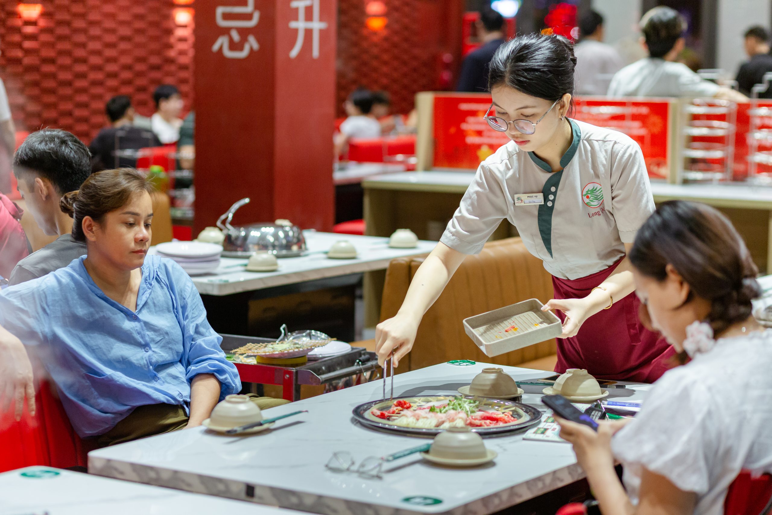 Nhân viên phục vụ