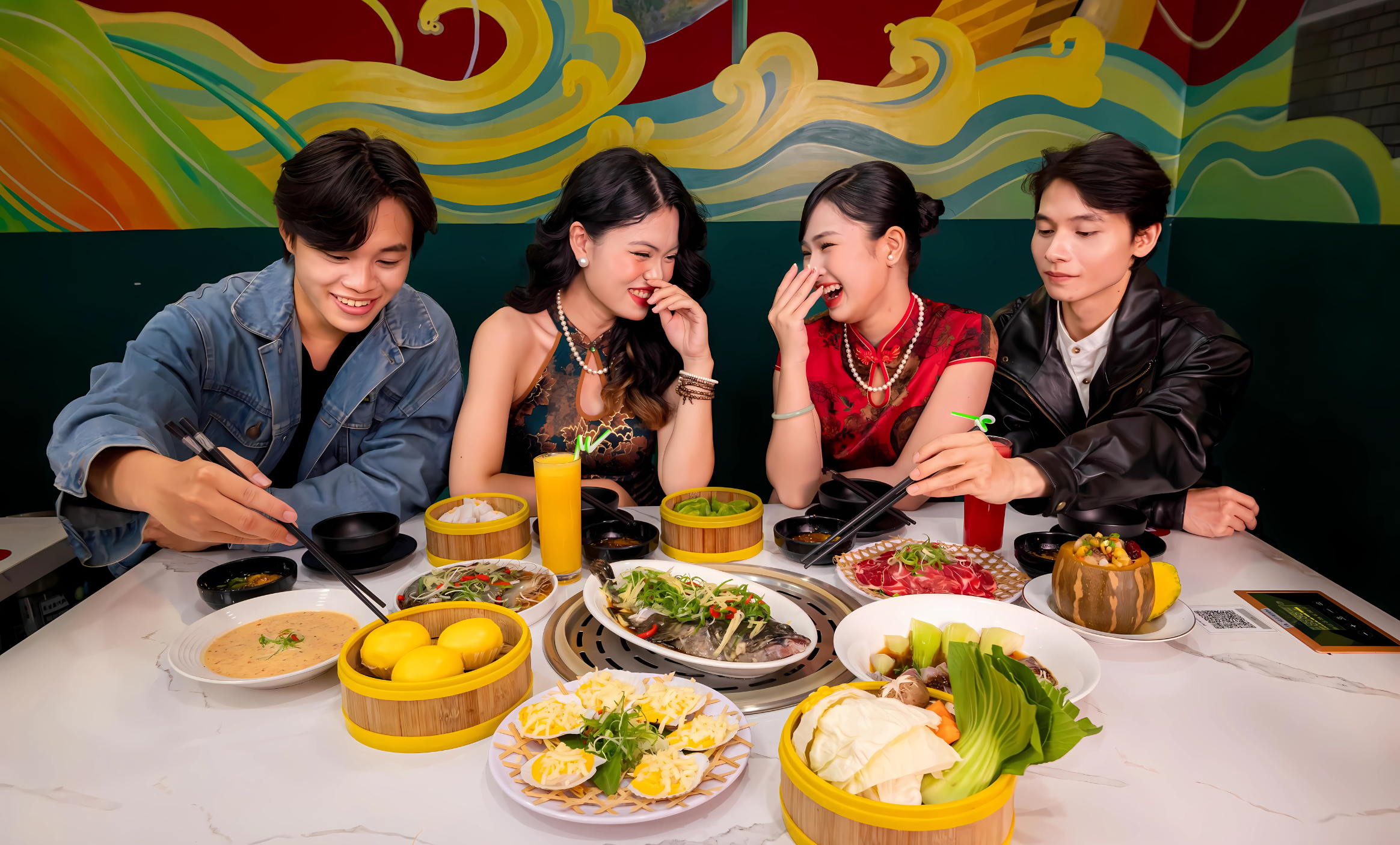 Bàn ăn gia đình ấm cúng